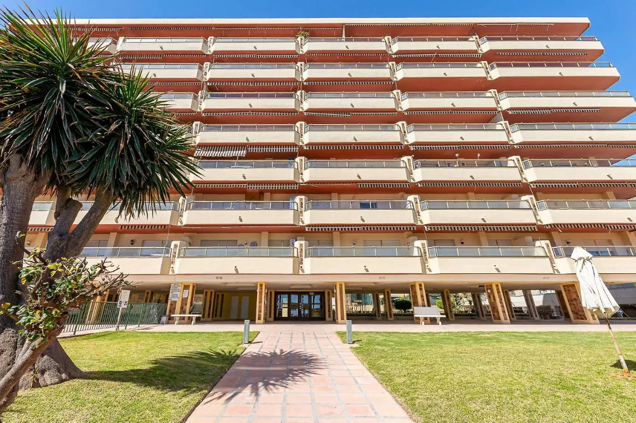 Apartment 797 Holiday Rentals - Amplio Piso Con Terraza En Primera Linea De Playa Torremolinos