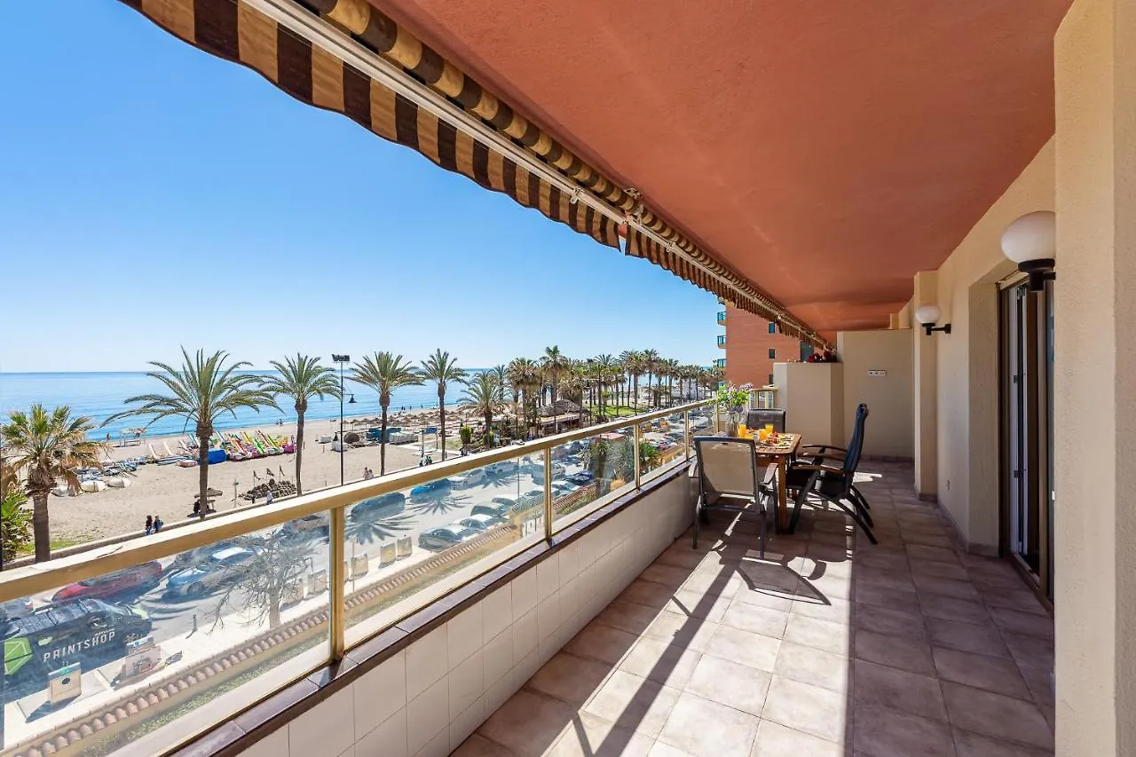 797 Holiday Rentals - Amplio Piso Con Terraza En Primera Linea De Playa contacts
